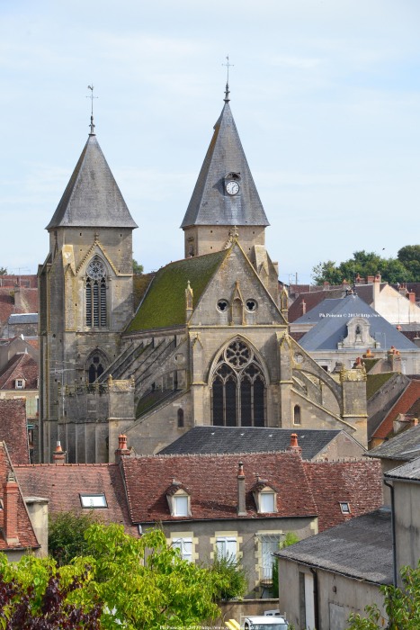 Église saint Pierre de Varzy