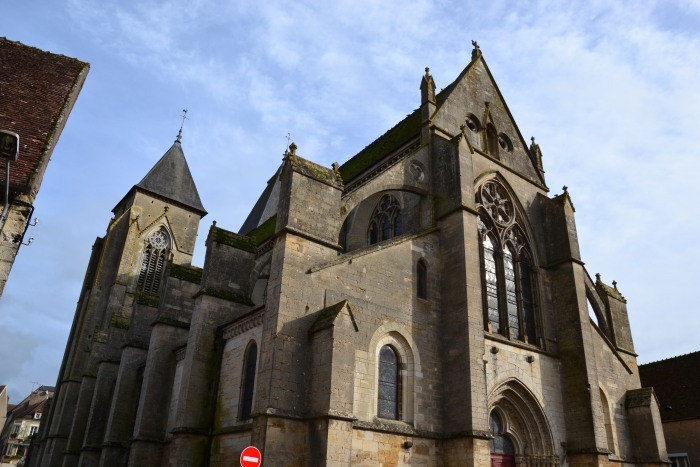 Église saint Pierre de Varzy