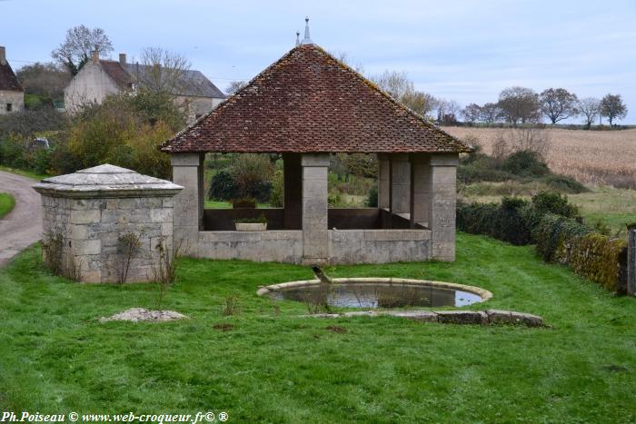 Lavoir de Crux la Ville