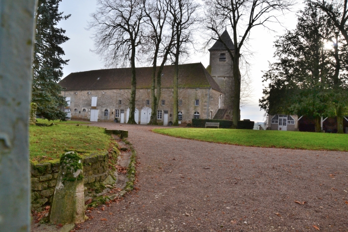Église du Château de Saint Pierre du Mont Nièvre Passion