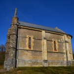 Chapelle de Menou – Remarquable chapelle de tête ronde