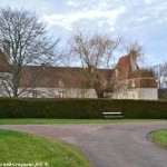 Château de Brinon sur Beuvron un beau Château fortifié