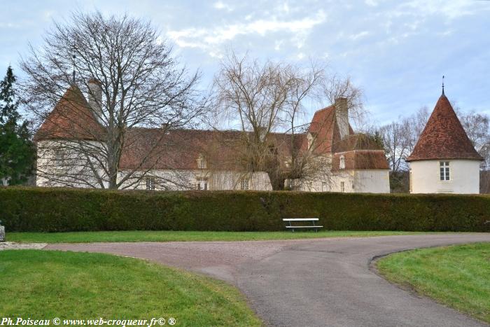 Château de Brinon-sur-beuvron Nièvre Passio