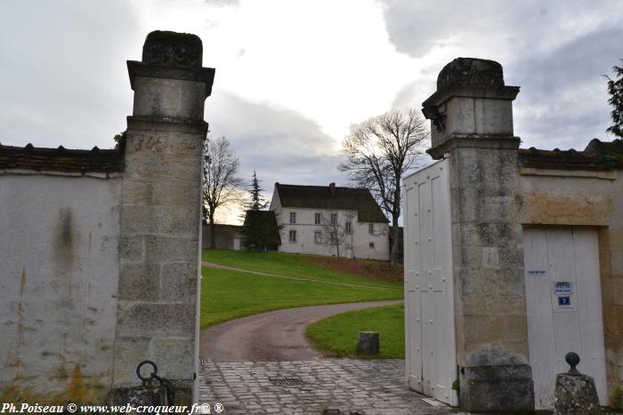 Château de Brinon-sur-beuvron Nièvre Passio