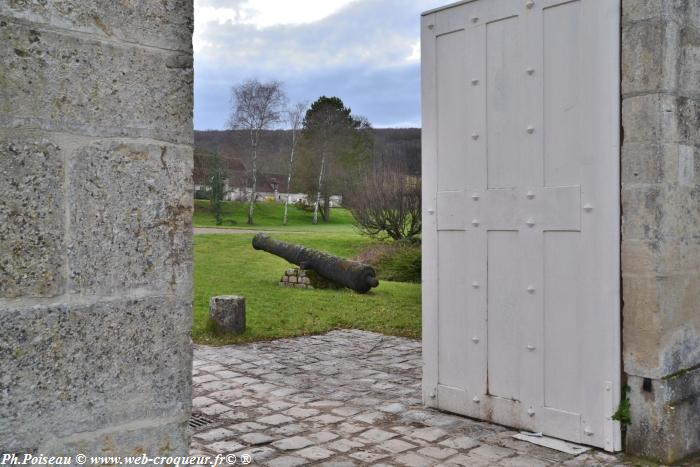 Château de Brinon-sur-beuvron Nièvre Passio