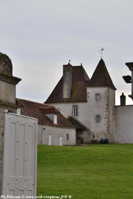 Château de Brinon-sur-beuvron Nièvre Passio