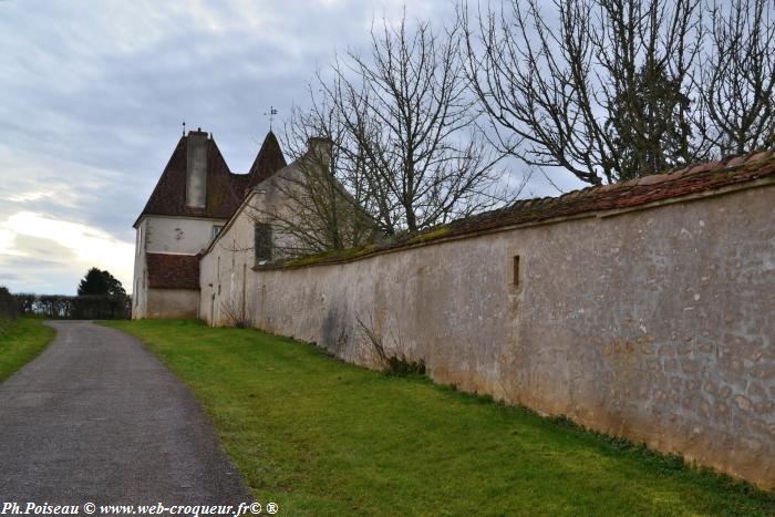 Château de Brinon-sur-beuvron Nièvre Passio