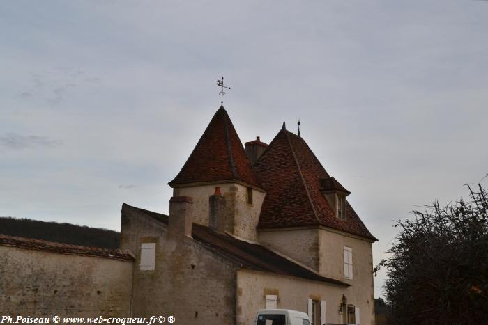 Château de Brinon-sur-beuvron Nièvre Passio
