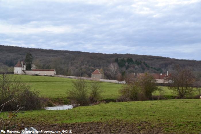 Château de Brinon-sur-beuvron Nièvre Passio