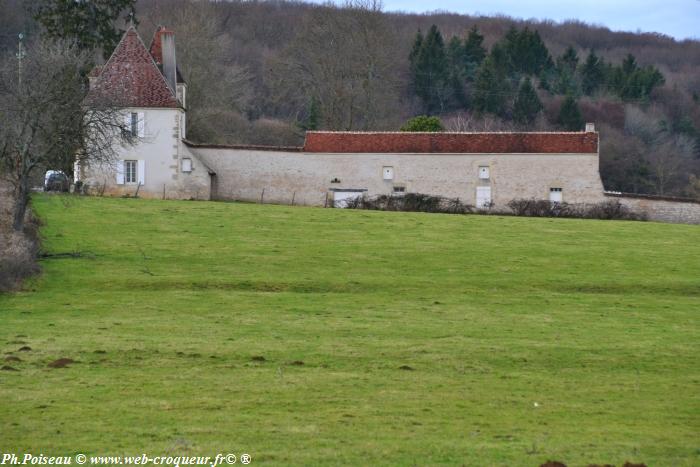 Château de Brinon-sur-beuvron Nièvre Passio