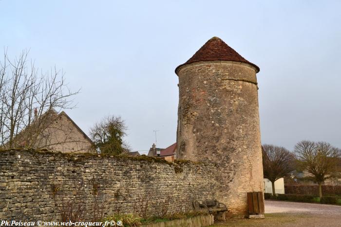 Tour d'enceinte de Trucy