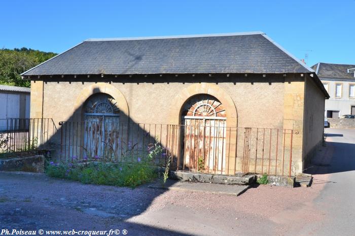Lavoir de la Source à Prémery