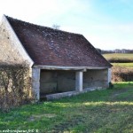 Lavoir de Chauffour un patrimoine vernaculaire de Menou