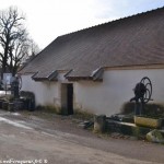 Lavoir de Oudan un beau patrimoine vernaculaire.