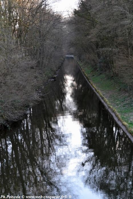 Port Brulé Canal du Nivernais