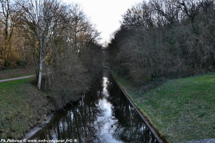 Port Brulé Canal du Nivernais