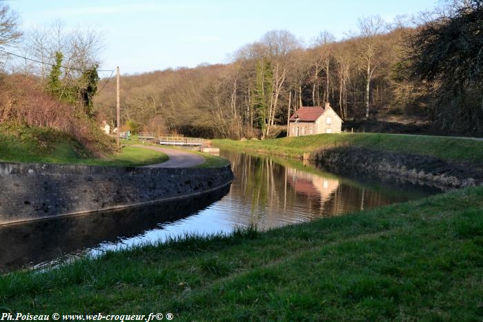 Port Brulé Canal du Nivernais