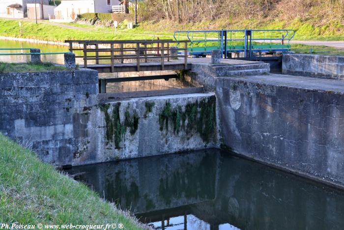 Port Brulé Canal du Nivernais