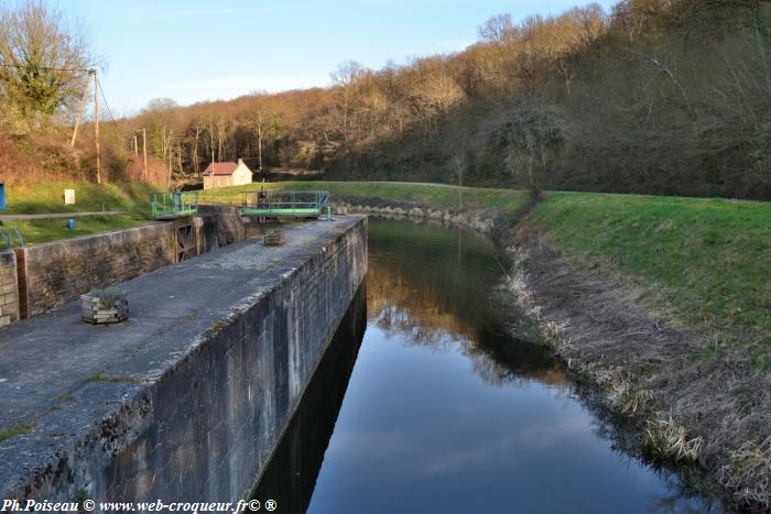 Port Brulé Canal du Nivernais