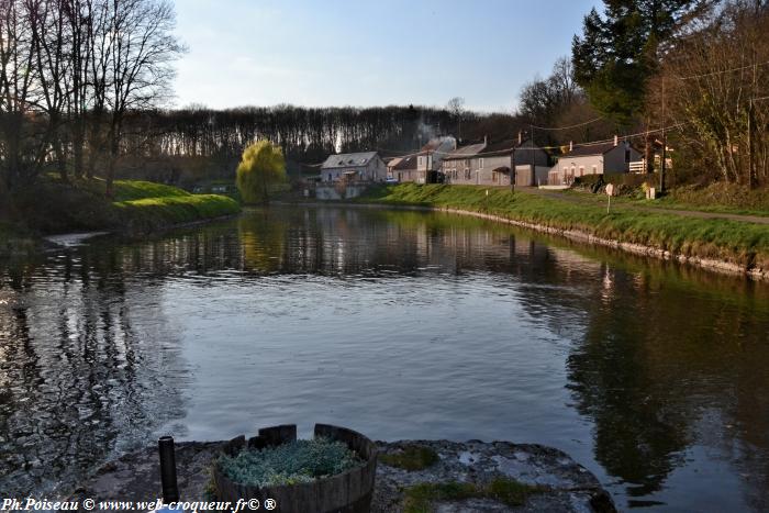Port Brulé Canal du Nivernais