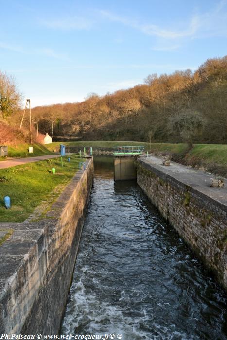 Port Brulé Canal du Nivernais