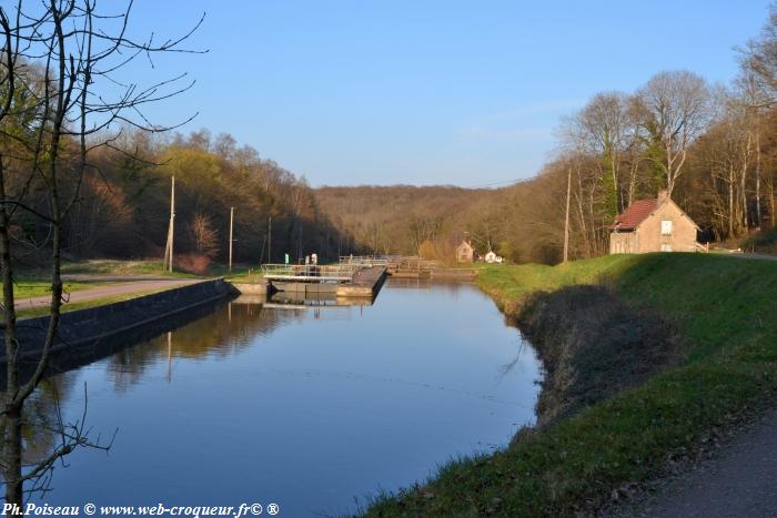Port Brulé Canal du Nivernais