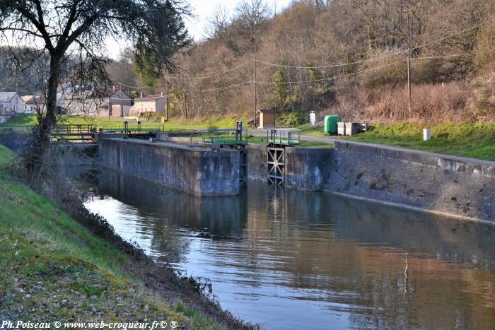 Port Brulé Canal du Nivernais