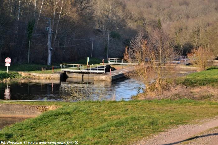 Port Brulé Canal du Nivernais