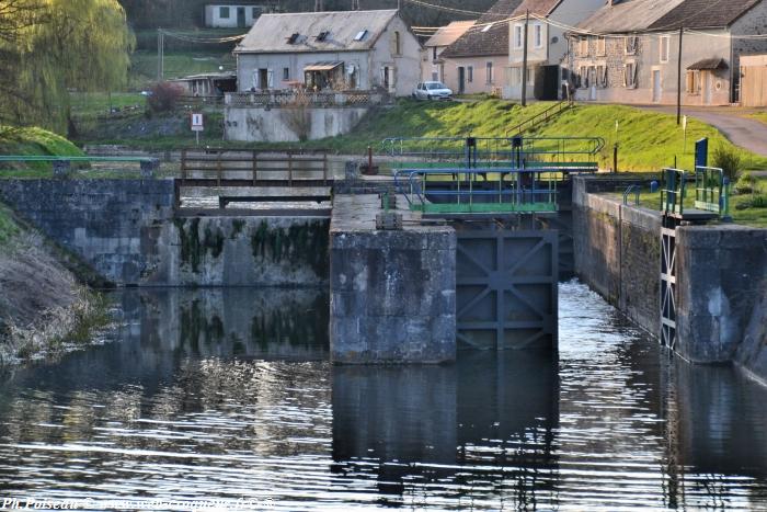 Port Brulé Canal du Nivernais