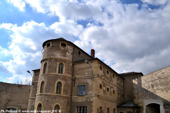 Château fort de Cosne Cours sur Loire Nièvre Passion