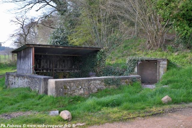 Petit lavoir couvert de Forcy