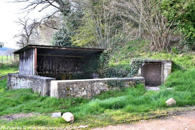 Petit lavoir couvert de Forcy