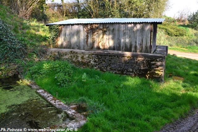 Petit lavoir couvert de Forcy