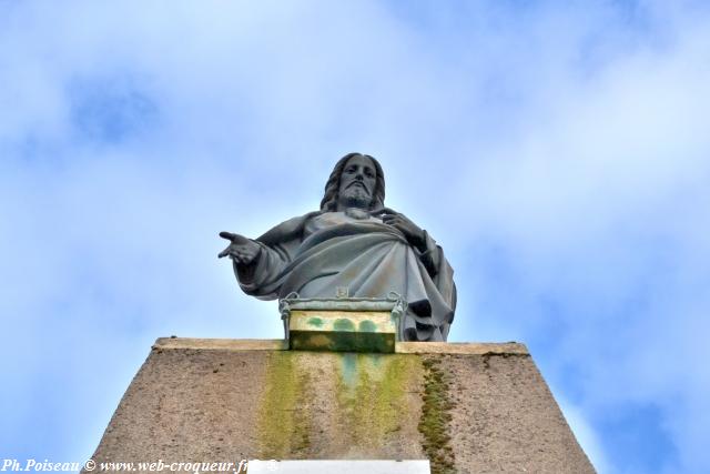 Statue du Sacré Cœur de Varzy un patrimoine