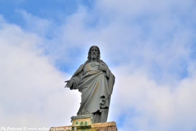 Statue du Sacré Cœur de Varzy un patrimoine