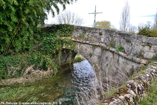 Ancien pont de Courcelles