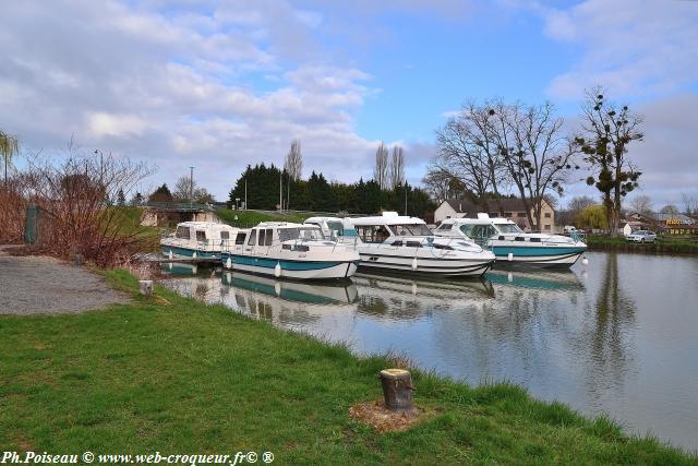 Port de Plagny du Canal du Nivernais Nièvre Passion