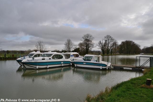 Port de Plagny du Canal du Nivernais Nièvre Passion