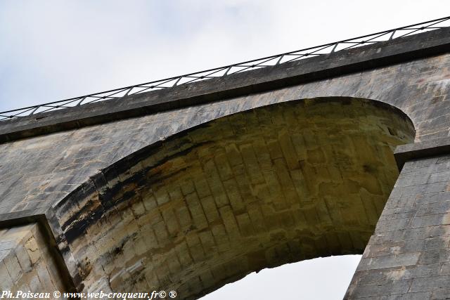 Aqueduc de Montreuillon