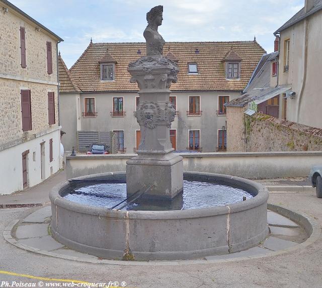 La fontaine à Château-Chinon Nièvre Passion