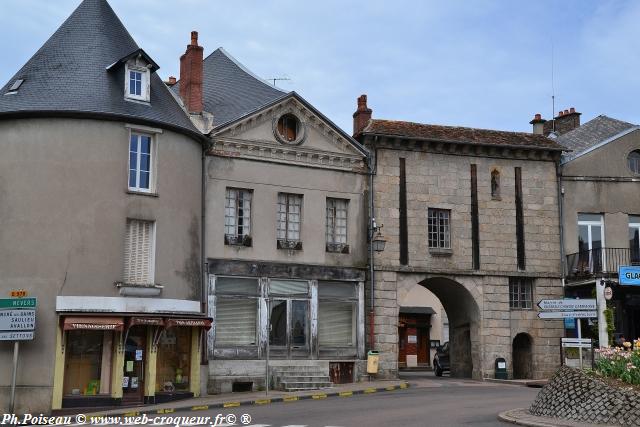 Porte Notre-Dame de Château-Chinon Nièvre Passion