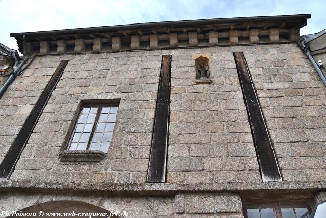 Porte Notre-Dame de Château-Chinon