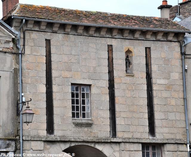 Porte Notre-Dame de Château-Chinon