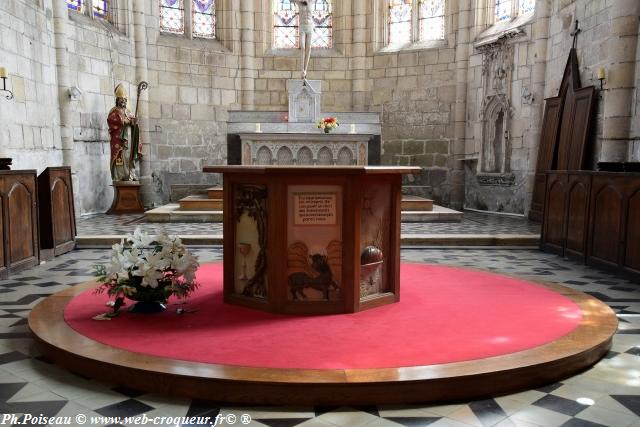 Église de Saint-Amand en Puisaye Nièvre Passion