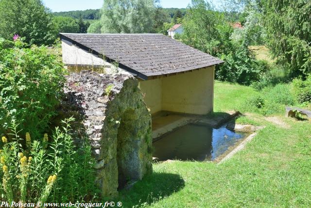 Petit lavoir de Montigny-aux-Amognes