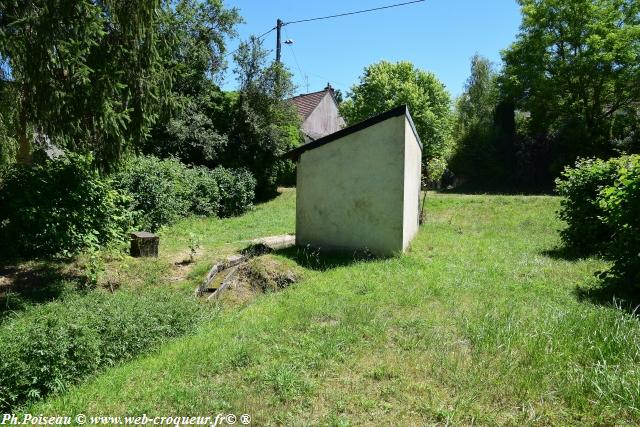 Petit lavoir de Montigny-aux-Amognes