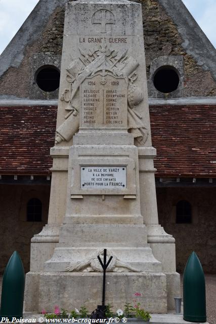 Monument aux Morts de Varzy Nièvre Passion