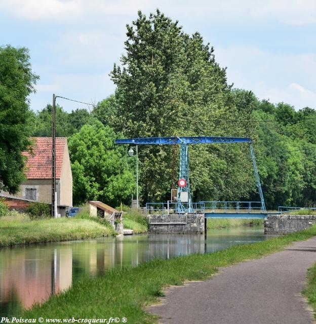 Pont-Levis de Pousseaux Nièvre Passion