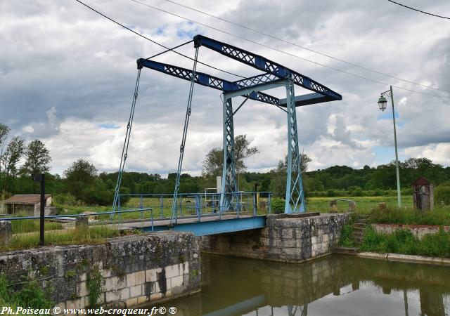 Pont-Levis de Pousseaux Nièvre Passion