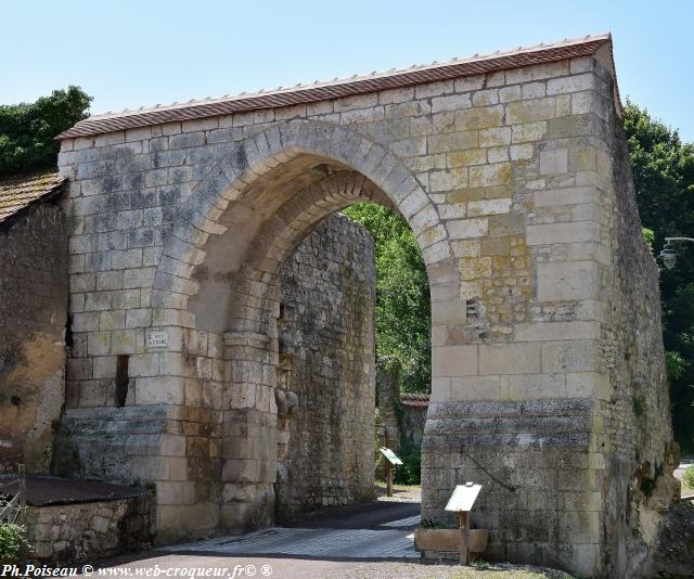 Porte de Cosne de Saint-Vérain